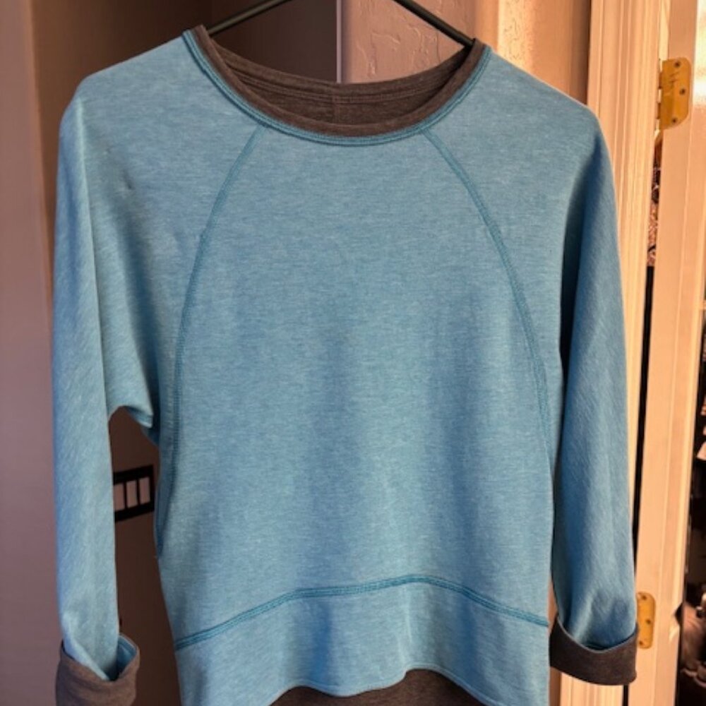 Lululemon Reversable Gray and Blue Crew Neck Sweatshirt, Size 4 - Picture 2 of 5